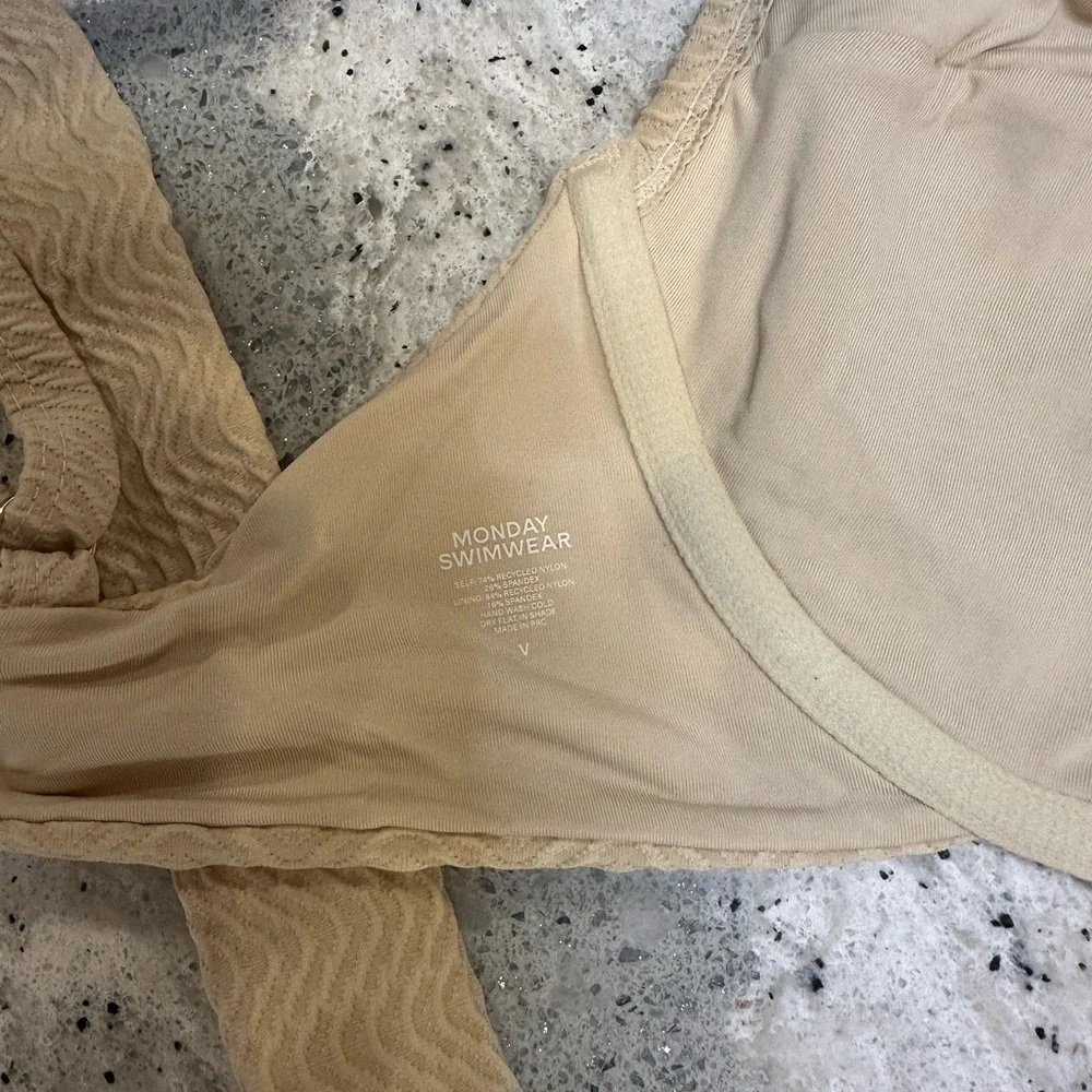 Monday Swimwear Maui Top in Vanilla Chevron Size V